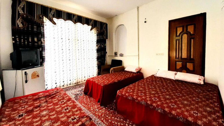 اتاق سه تخته اقامتگاه بومگردی کیان مهریز